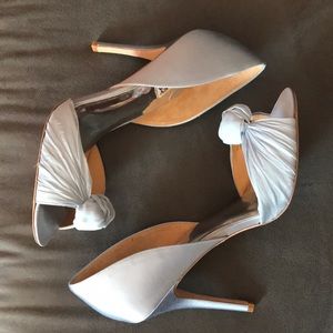 Badgley Mischka NIB Musica blue satin pumps